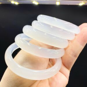 Alternative view of Vòng Liền “Bạch Nguyệt Quang” – Chalcedony Tự Nhiên Cao Cấp